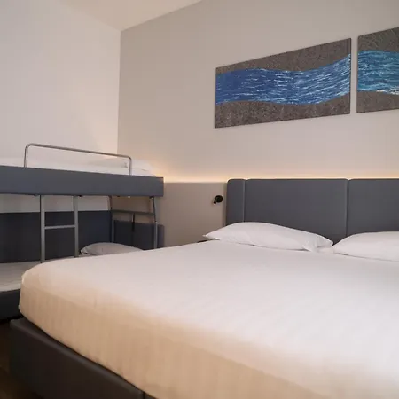 Sea Lion Hotel 4*