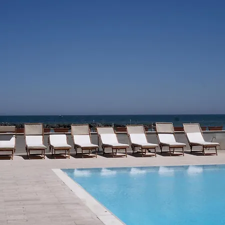 Sea Lion Hotel 4*
