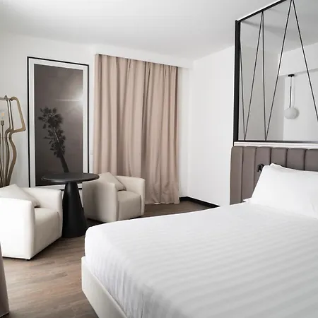 Sea Lion Hotel 4*